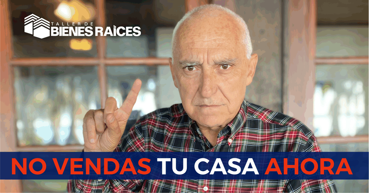 Carlos señalando con un dedo