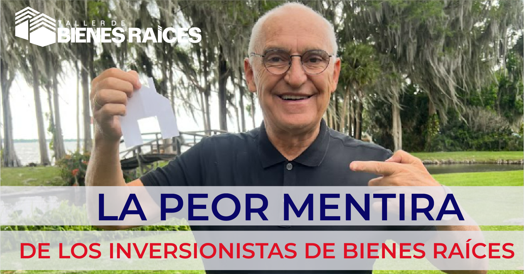 carlos sonriendo señala casa de papel