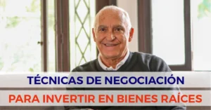 Carlos Devis sonríe de frente. Portada de blog: Técnicas de Negociación para invertir en Bienes Raíces